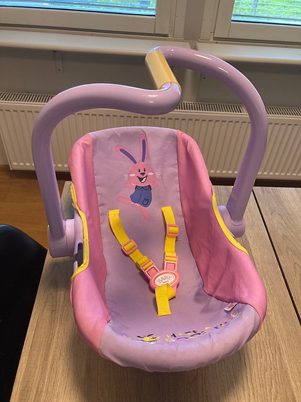Baby Born turvakaukalo