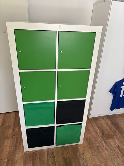 IKEA lasten kaappi / hylly vihreillä ovilla