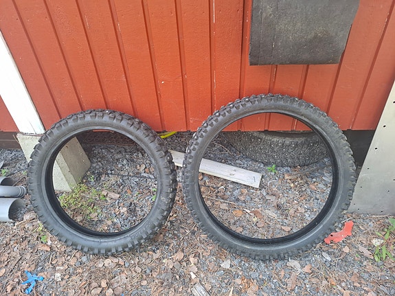 Nastarenkaat 80/90-21 ja 110/80-18