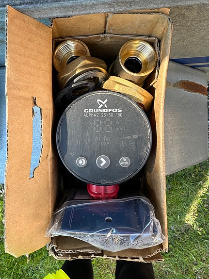 Grundfos ALPHA2 25-60 180 kiertovesipumppu