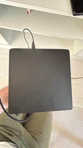 Playstation 4 slim