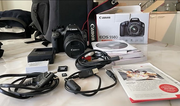 Canon EOS 550D digijärjestelmäkamera