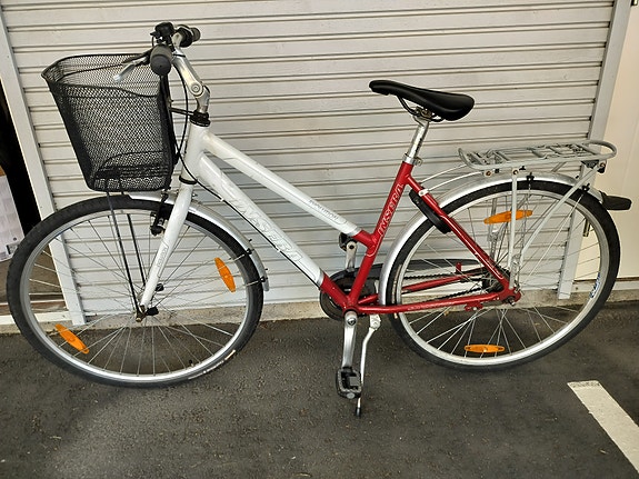 Insera Evolution naisten kaupunkipyörä 28" valkoinen/punainen