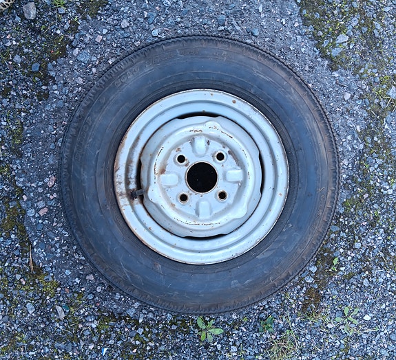 Varapyörä vanhaan Toyotaan