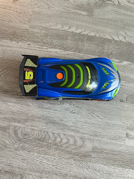 Sininen lelu kilpa-auto