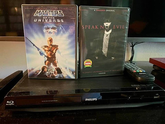 Philips R1-aluekoodattu bluray-soitin ja kaksi harvinaista leffaa.
