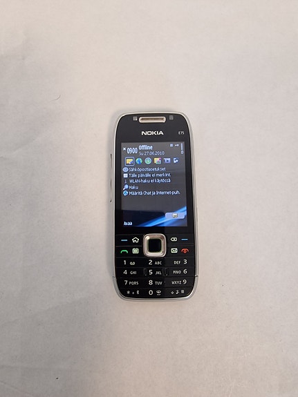 Nokia QWERTY-näppäinpuhelin