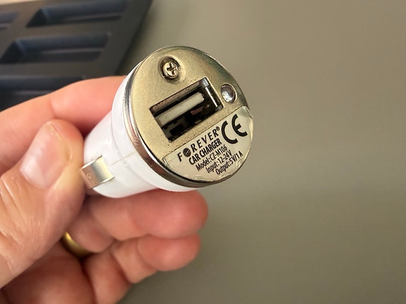 Forever USB-autolaturi 12V valkoinen