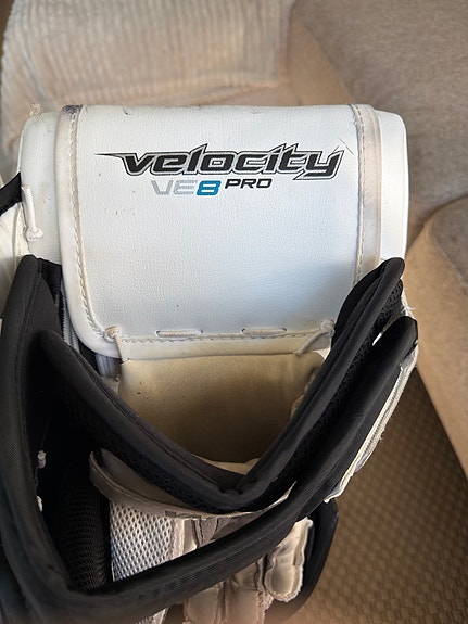 Vaughn Velocity VE8 Pro jääkiekkomaalivahdin kilpi valkoinen/punainen