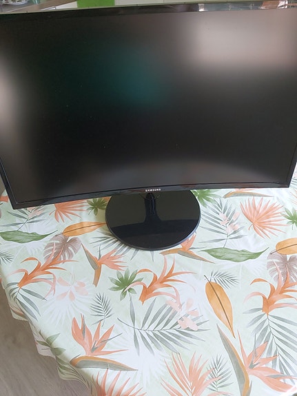 Samsung 27" kaareva näyttö HDMI/VGA
