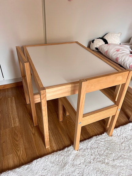 IKEA lasten pöytä ja tuolit puu/valkoinen