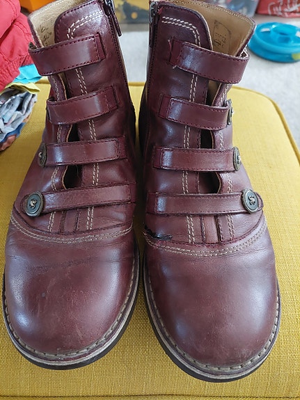 Annetaan Kickers kengät 41
