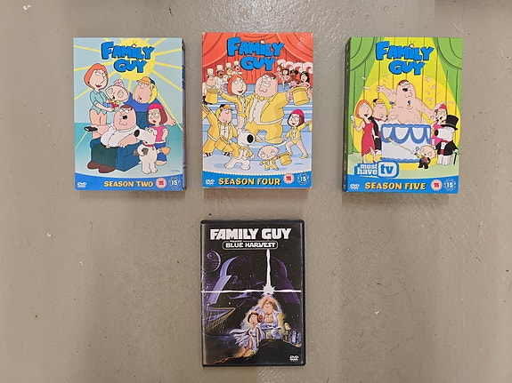 Family Guy Tuotantokaudet 2, 4 & 5 + Blue Harvest -elokuva