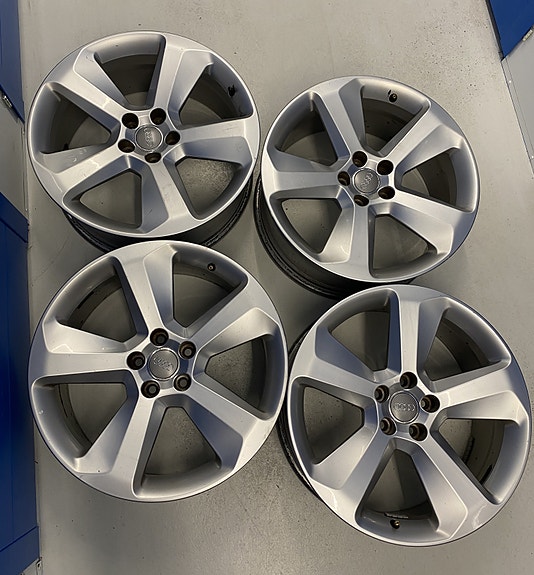 Audi 19"/8" ET27 original vanteet kr.66,6mm