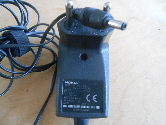 Nokia laturi Salcomp ACP-8E. In: 100-240V, Out: 5,3V. 500 mA.
