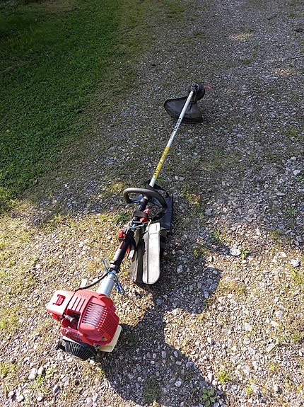 Honda UMK422 GX22 4-tahti trimmeri, siimaleikkuri