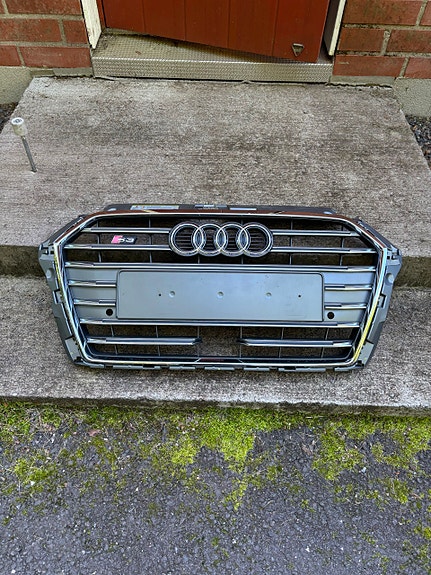 Audi S3 etusäleikkö / maski