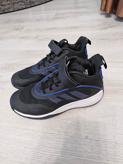 Adidas koripallokengät / sisäpelikengät koko 38