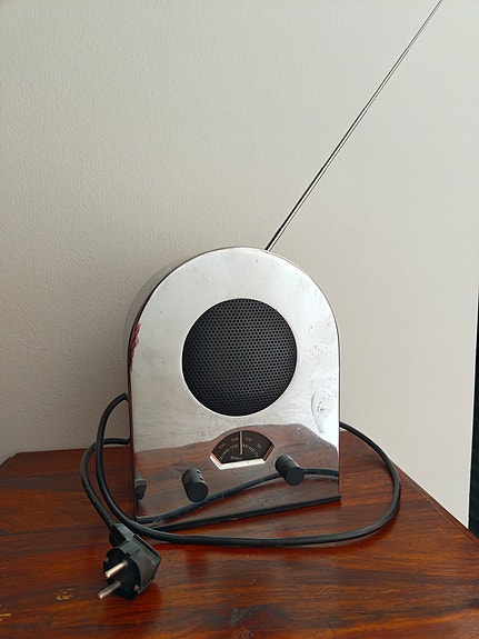 Retro radio