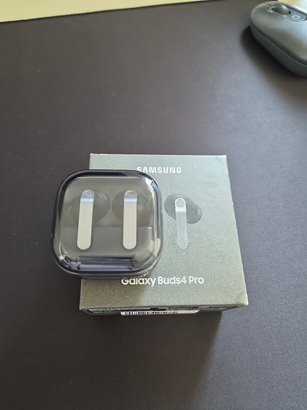Samsung Galaxy Buds4 Pro nappikuulokkeet