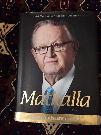Martti Ahtisaari Signeerattu Matkalla - kovakantinen kirja