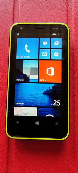 Nokia Lumia 620 puhelin