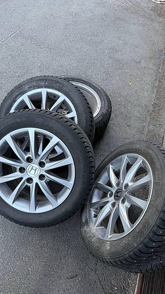 Renkaat Honda alkuperäiset 16 aluvanteet / rangat . Wheels for the car