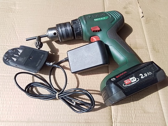 Vähän käytetty Bosch akku porakone