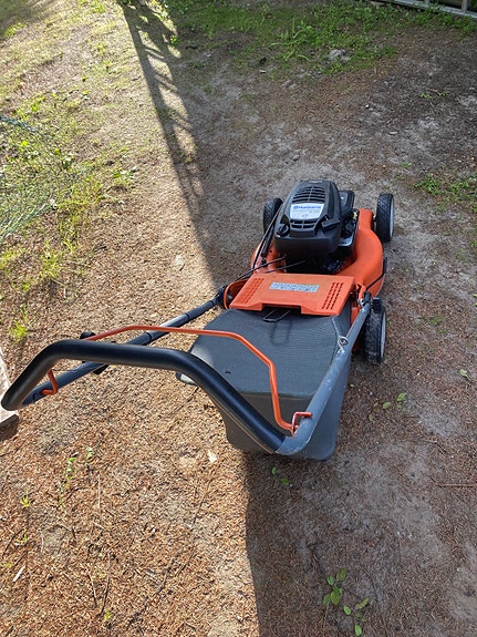 Husqvarna ruohonleikkuri kerääjällä