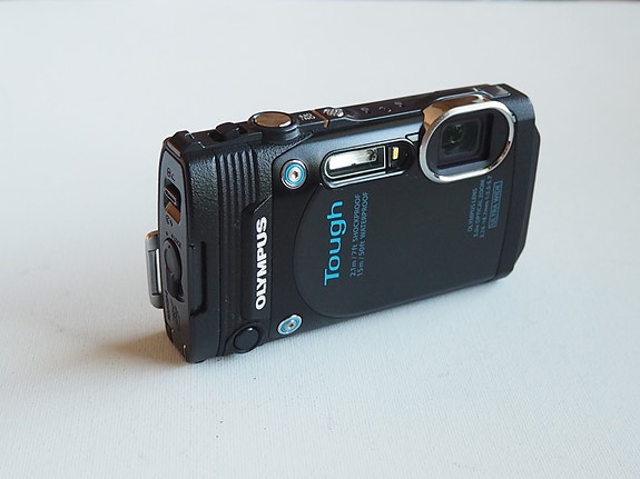 Olympus Tough Stulys TG-860,postikuluineen pakettina.