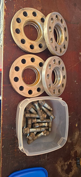 Mercedes-Benz 5/112 spacerit ja pultit