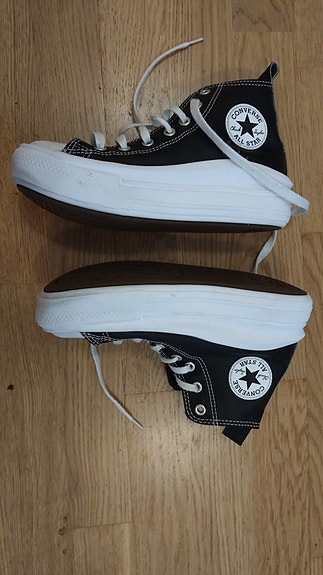 Converse mustat nahkakengät