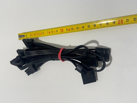 Seasonic modulaarinen kaapeli: 6-pin -> 3x Molex (Malli: RB57)