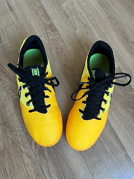 Nike, koko 38.5, US 6 Y
