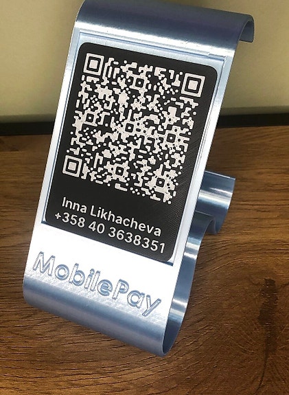 MobilePay QR-teline yritykselle, 3D-tulostettu, oma QR-koodi ja teksti