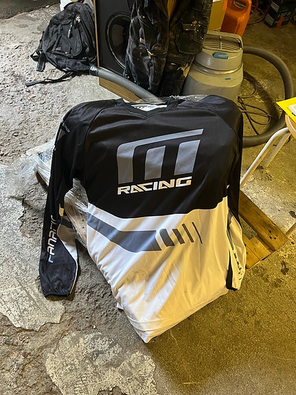 M-Racing crossipaita