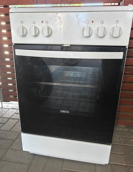 Zanussi uuni ja liesi