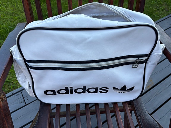 Adidas olkalaukku