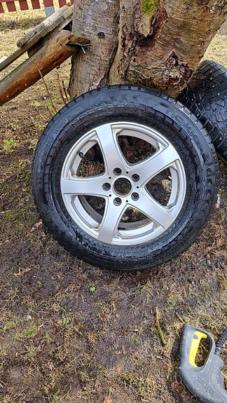 Talvirenkaat vanteilla