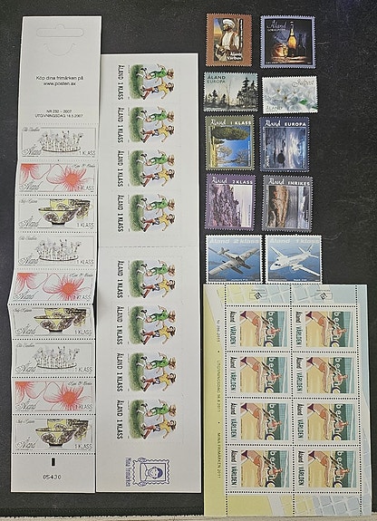 Myyn Ålandin postimerkkikokoelmaa, yhteensä noin 35 merkkiä.