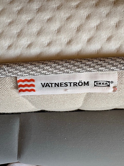 2 x IKEA VATNESTRÖM joustinpatjat 90x200 cm 75€/patja