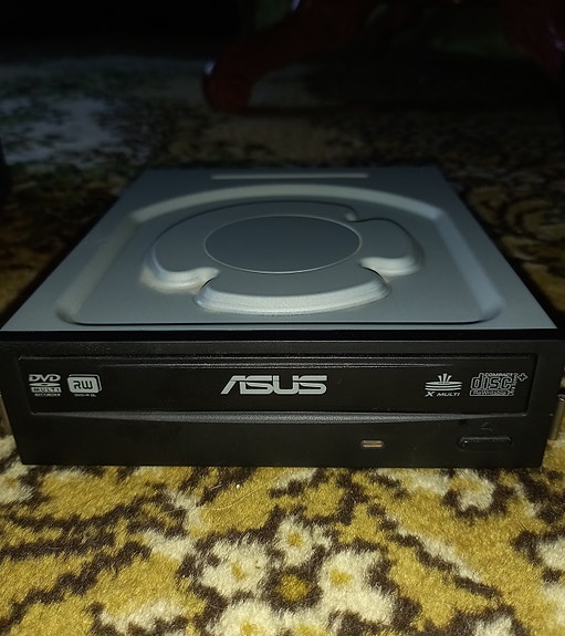 ASUS levyasema