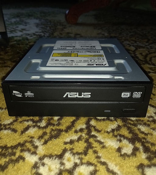 ASUS levyasema
