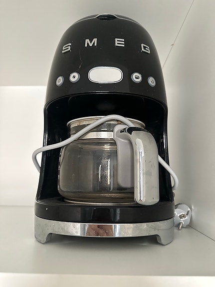 Smeg kahvinkeitin musta