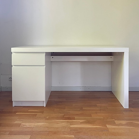 valkoinen ikea malm työpöytä/kirjoituspöytä