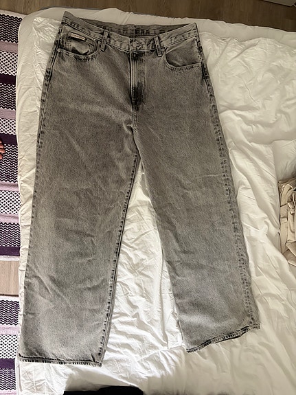 Calvin Klein leveät farkut