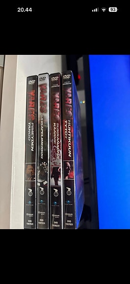 DVD-elokuvapaketti: Vares, Luokkakokous ja Ihmeperhe