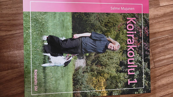 Koirakoulu 1 -kirja, Salme Mujunen