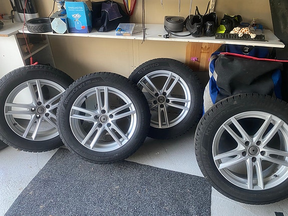 Kumho kitkarenkaat vanteilla 17” mm. Volvo