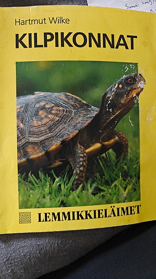 Kilpikonnat, koiran hoito ja koulutus -kirjat
